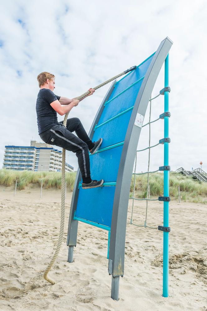 FITNESS ROPE WALL | Lappset Group | The world of playgrounds and sports